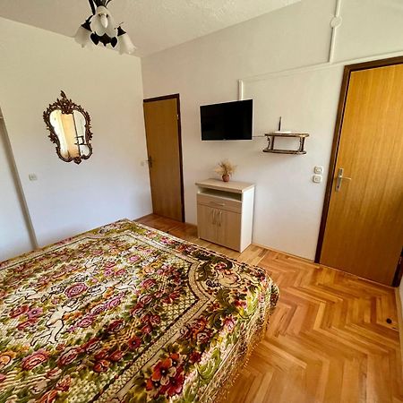 Rooms & Apartments Tepsa - Centre Хвар Стая снимка