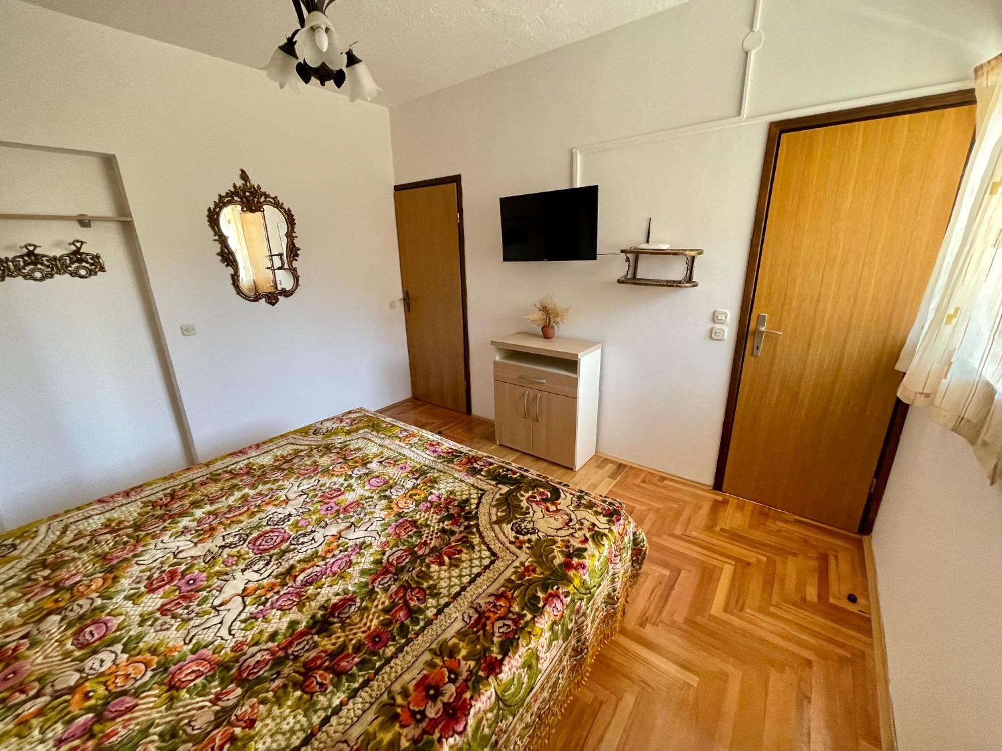 Rooms & Apartments Tepsa - Centre Хвар Стая снимка