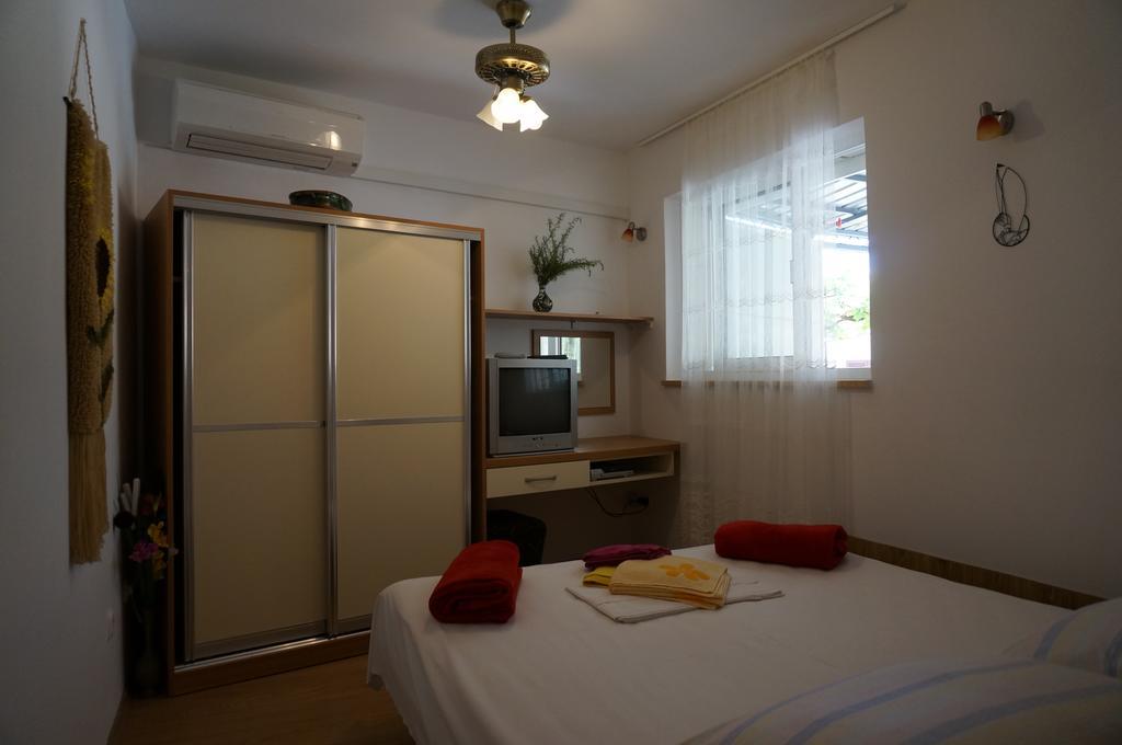 Rooms & Apartments Tepsa - Centre Хвар Екстериор снимка