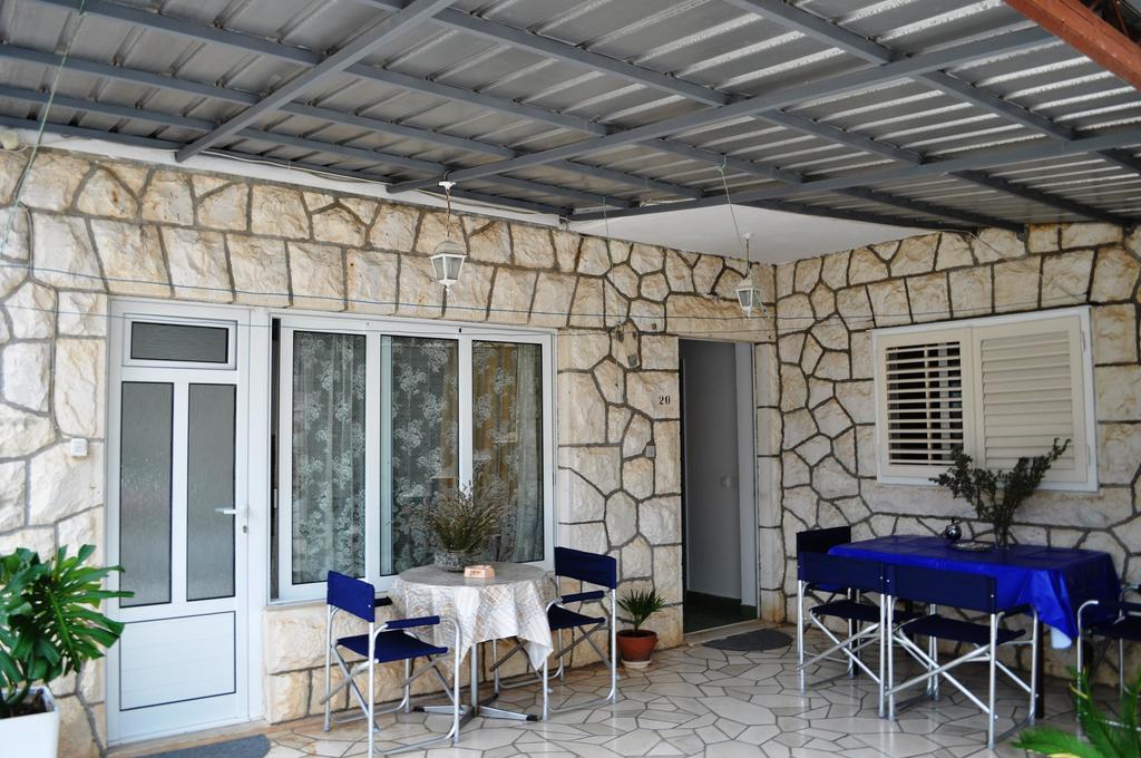 Rooms & Apartments Tepsa - Centre Хвар Екстериор снимка