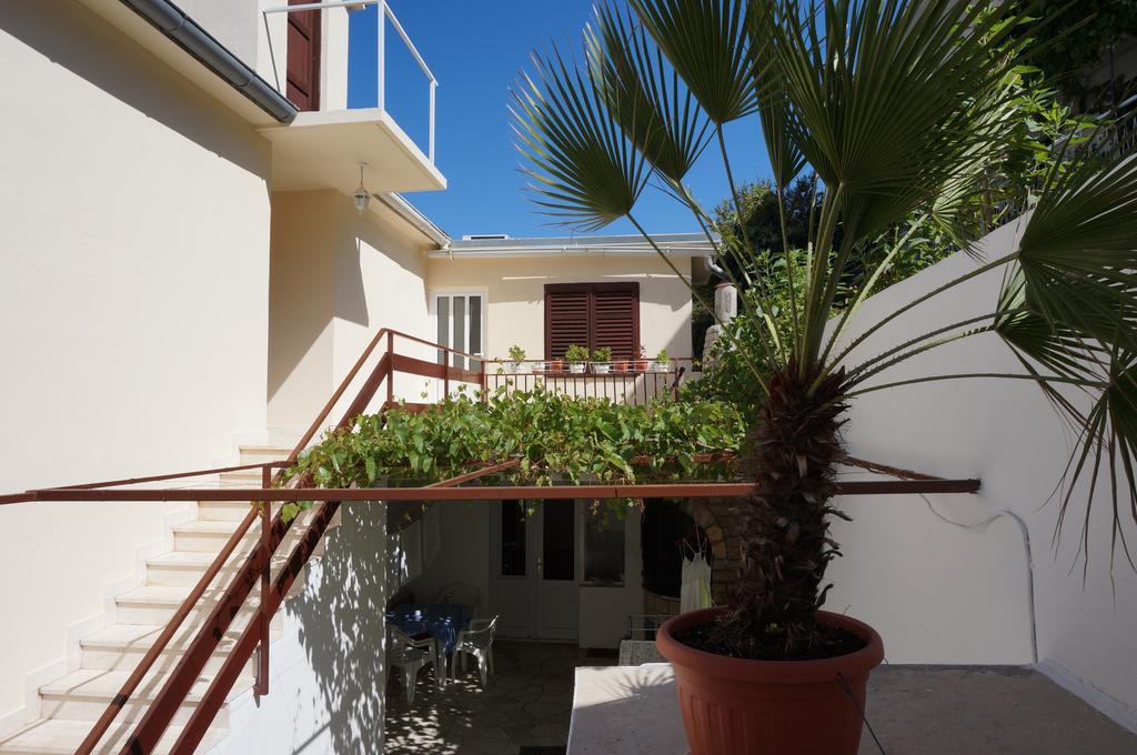 Rooms & Apartments Tepsa - Centre Хвар Екстериор снимка