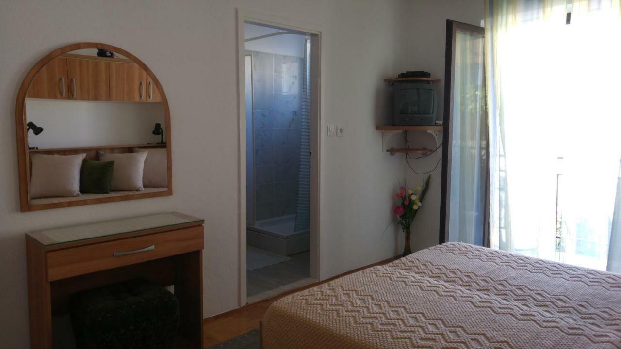 Rooms & Apartments Tepsa - Centre Хвар Екстериор снимка